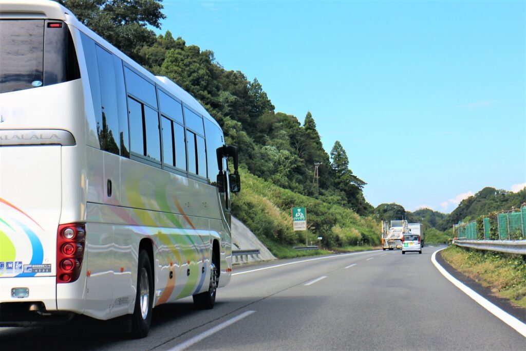 送迎　バス　高速道路