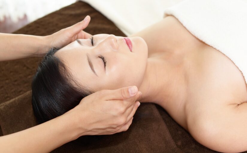 マッサージ　女性