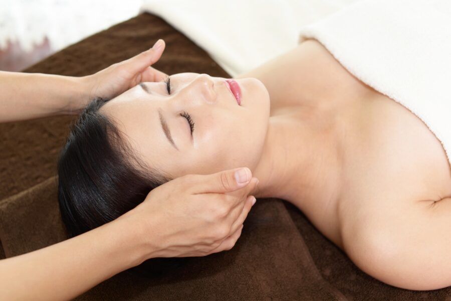 マッサージ　女性