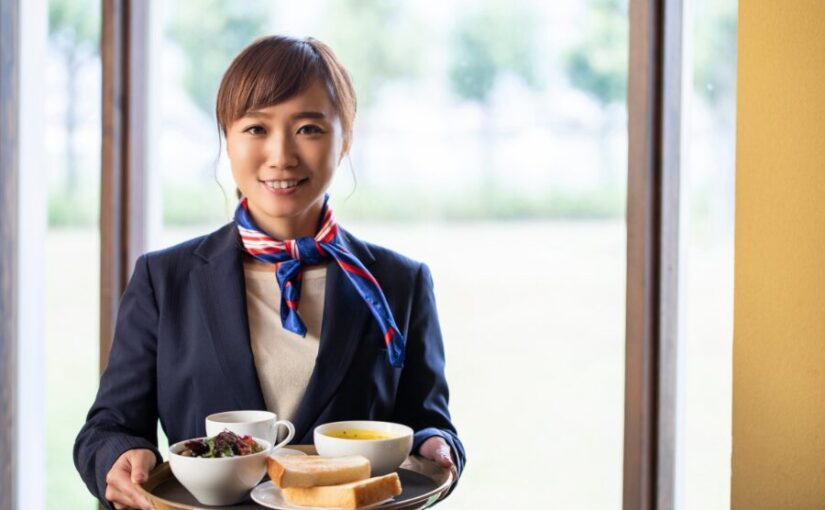 ウェイトレス　バイト　女性