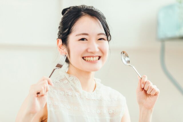 食事 女性